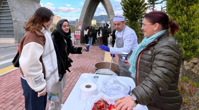 Büyükşehirden  ALKÜ'lü öğrencilere çorba ikramı