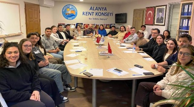 Alanya'da gençlerin yönetimde söz sahibi olması için harekete geçtiler