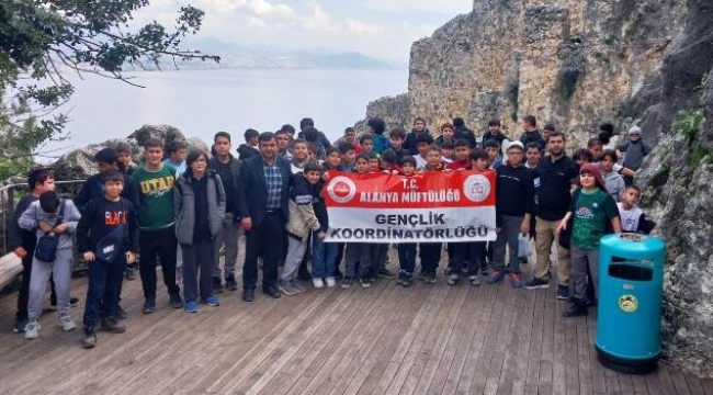 Alanya'da Gençliğe Değer Ara Dönem Kampı düzenlendi 