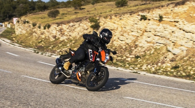 Alanya'da motosikletler çarpıştı:  3 yaralı