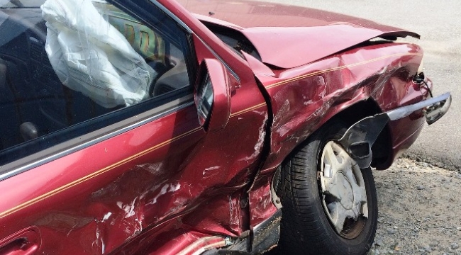 Alanya'da otomobiller çarpıştı: 1 yaralı