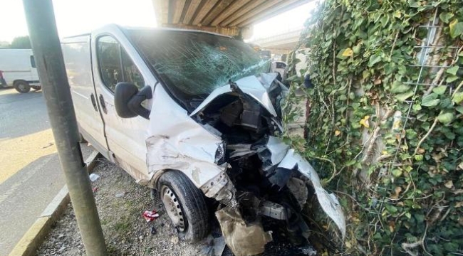 Antalya'da iki araç çarpıştı: 1 ağır yaralı