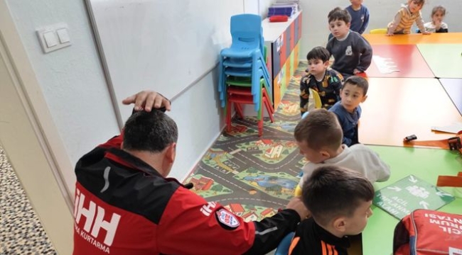 İHH Alanya'dan yarının büyüklerine uygulamalı deprem tatbikatı
