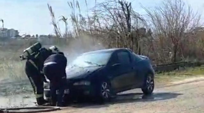 Seyir halindeki otomobil alev aldı