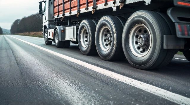 Alanya'da TIR'ın çarptığı bisiklet sürücüsü ağır yaralandı