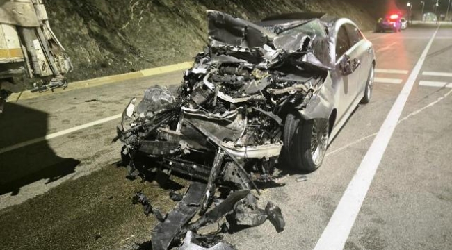 Ehliyetsiz ve alkollü sürücü önce çekiciye sonra TIR'a çarptı