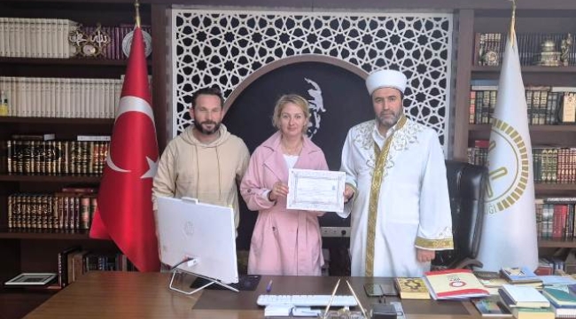 Rusya vatandaşı Alanya'da Müslüman oldu