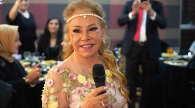 83 yaşındaki Bedia Akartürk: "Halkıma daha güzel görünmek için ameliyat oldum"