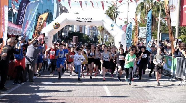 'Alanya Atatürk Yarı Maratonu ve Halk Koşusu' başlıyor