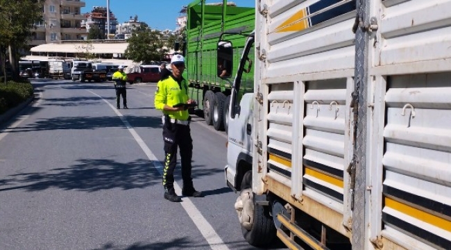 Alanya Emniyeti yük taşıyan araçları affetmedi 